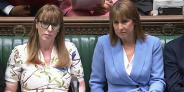 Angela-Rayner-sits-next-to-Rachel-Reeves-during-PMQs